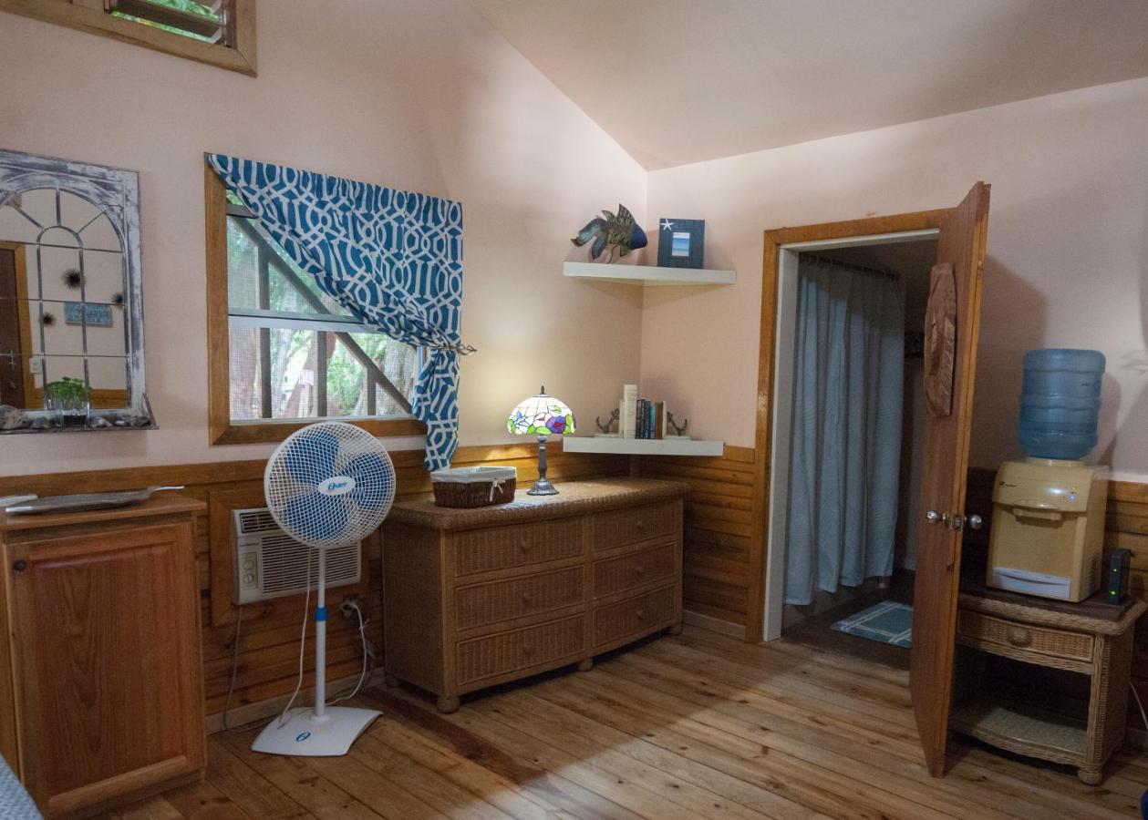 Blue Island Divers Casita Azul Sandy Bay Exterior photo