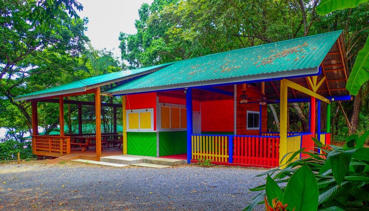 Blue Island Divers Casita Azul Sandy Bay Exterior photo